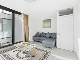 Fourteen at Mullet Bay