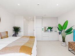 Fourteen at Mullet Bay