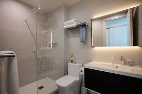 Fourteen at Mullet Bay