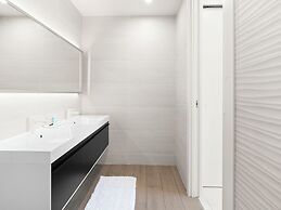 Fourteen at Mullet Bay