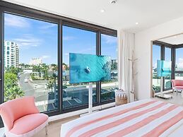 Fourteen at Mullet Bay