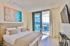 Fourteen at Mullet Bay