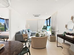 Fourteen at Mullet Bay