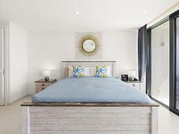 Fourteen at Mullet Bay