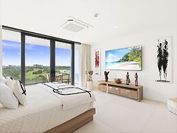 Fourteen at Mullet Bay