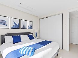 Fourteen at Mullet Bay