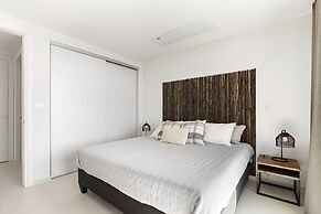 Fourteen at Mullet Bay