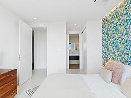 Fourteen at Mullet Bay