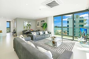 Fourteen at Mullet Bay