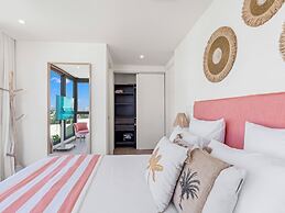 Fourteen at Mullet Bay