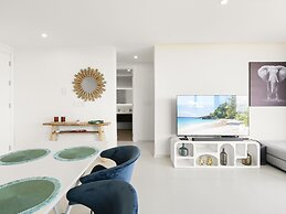 Fourteen at Mullet Bay