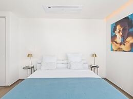 Fourteen at Mullet Bay