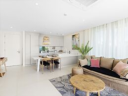 Fourteen at Mullet Bay