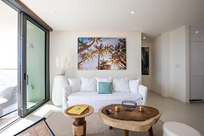 Fourteen at Mullet Bay