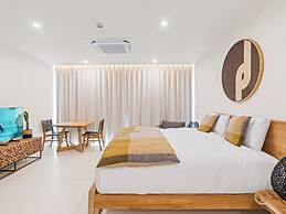 Fourteen at Mullet Bay