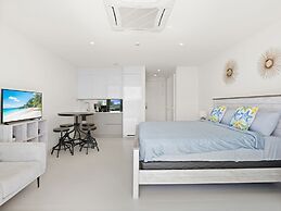 Fourteen at Mullet Bay