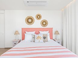 Fourteen at Mullet Bay