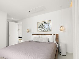 Fourteen at Mullet Bay