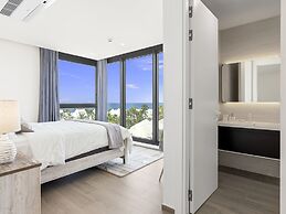 Fourteen at Mullet Bay