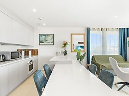 Fourteen at Mullet Bay