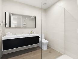 Fourteen at Mullet Bay