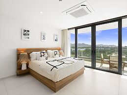 Fourteen at Mullet Bay