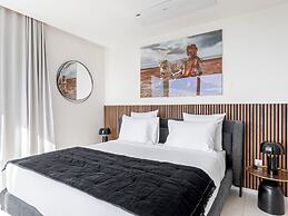 Fourteen at Mullet Bay