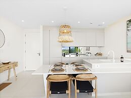 Fourteen at Mullet Bay