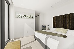 Fourteen at Mullet Bay