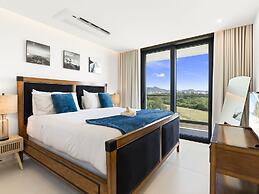 Fourteen at Mullet Bay