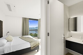 Fourteen at Mullet Bay