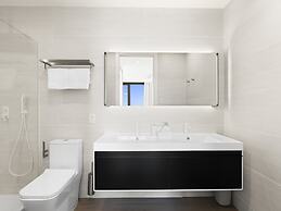 Fourteen at Mullet Bay