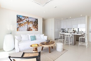 Fourteen at Mullet Bay