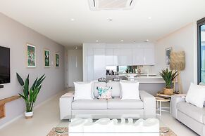 Fourteen at Mullet Bay