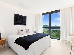 Fourteen at Mullet Bay