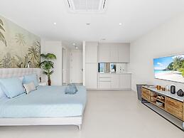 Fourteen at Mullet Bay