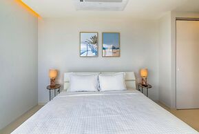 Fourteen at Mullet Bay