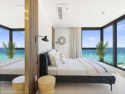 Fourteen at Mullet Bay