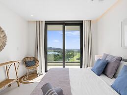 Fourteen at Mullet Bay