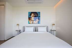 Fourteen at Mullet Bay