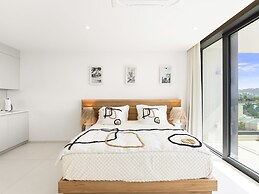 Fourteen at Mullet Bay