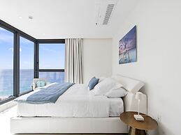 Fourteen at Mullet Bay