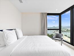 Fourteen at Mullet Bay