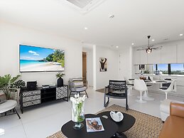 Fourteen at Mullet Bay