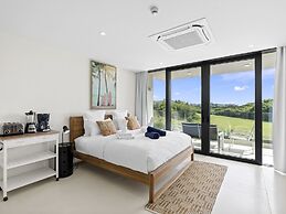 Fourteen at Mullet Bay