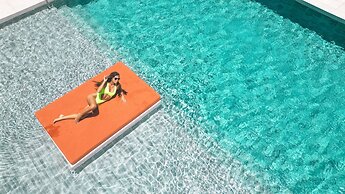 Fourteen at Mullet Bay