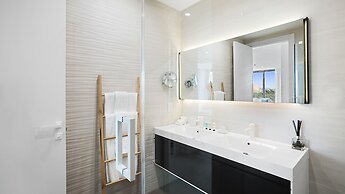 Fourteen at Mullet Bay