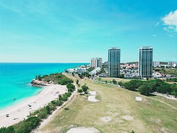 Fourteen at Mullet Bay