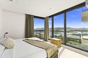 Fourteen at Mullet Bay