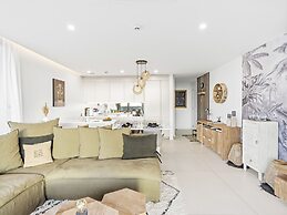 Fourteen at Mullet Bay